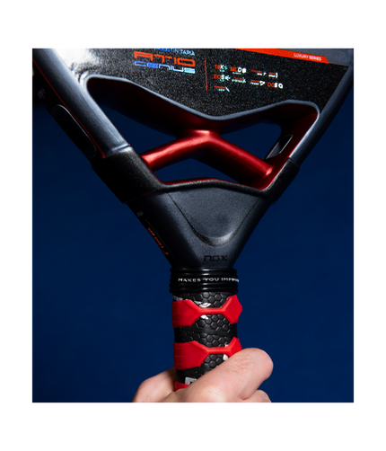 Pala de pádel NOX AT10 Genius 18K 2025 Agustín Tapia