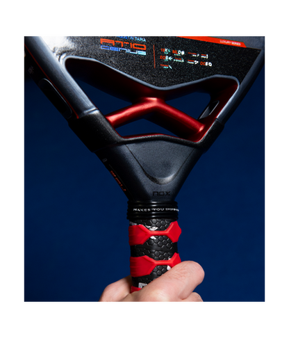 Pala de pádel NOX AT10 Genius 18K 2025 Agustín Tapia